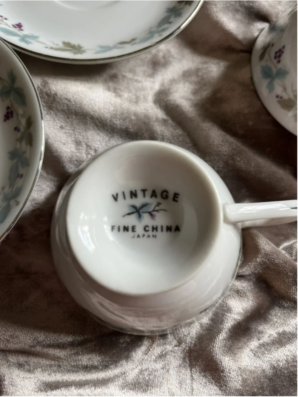 6 Vintage Fine China Japan 6701 Grape Pattern Cups & Saucers. 4 Sets plus 2 cups